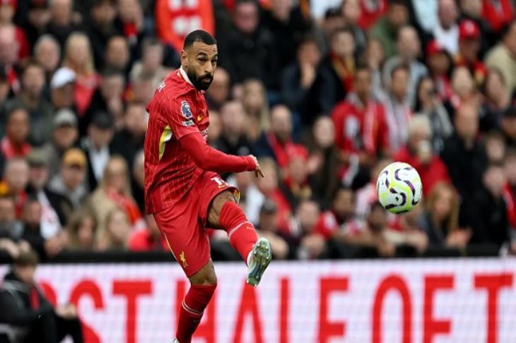 كارسلي يستعين بمحمد صلاح لتطوير مهارات مهاجم منتخب إنجلترا